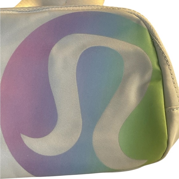 Lululemon NWOT Everywhere Belt Bag Vapor/
Persian Violet Rainbow Logo - Picture 3 of 15